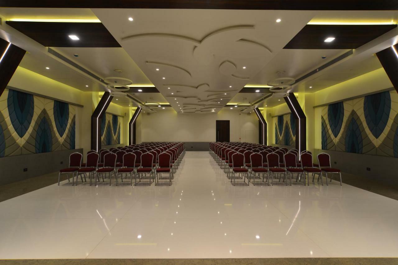 Hotel Jhankar Palace Dhule Exterior foto