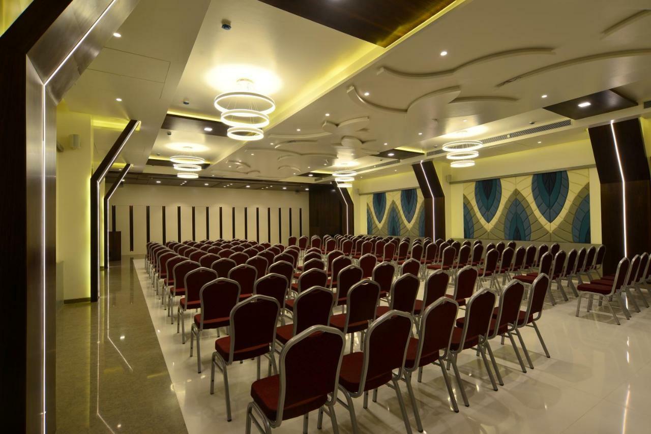 Hotel Jhankar Palace Dhule Exterior foto