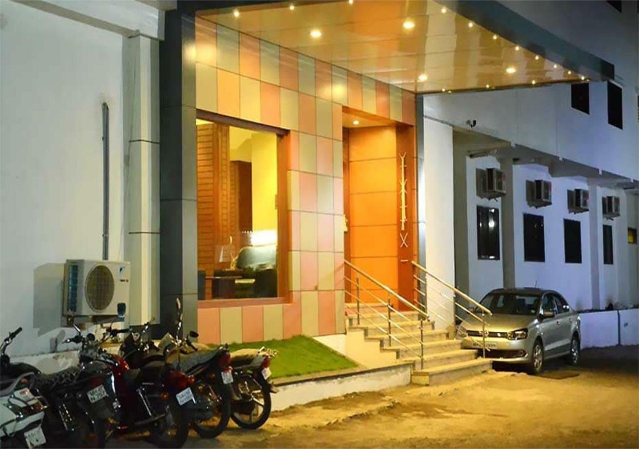 Hotel Jhankar Palace Dhule Exterior foto